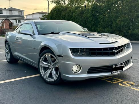 Used 2010 Chevrolet Camaro SS w/ RS Package RWD image 2