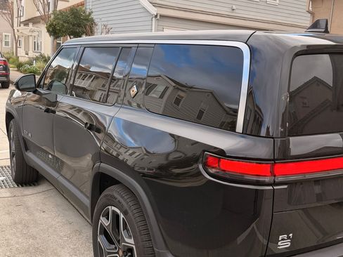 Used 2026 Rivian R1S Adventure image 10