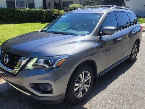 Used 2018 Nissan Pathfinder S image 1