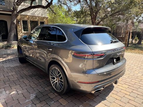Used 2022 Porsche Cayenne image 5