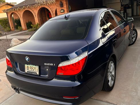 Used 2010 BMW 528i xDrive Sedan image 2