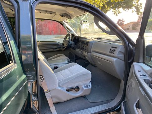 Used 2004 Ford Excursion XLT image 6