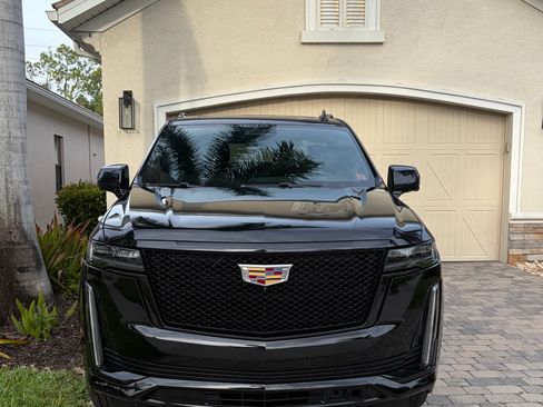 Used 2023 Cadillac Escalade Sport AWD/4WD image 4