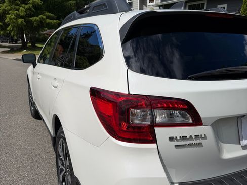 Used 2017 Subaru Outback 2.5i Limited AWD/4WD image 4