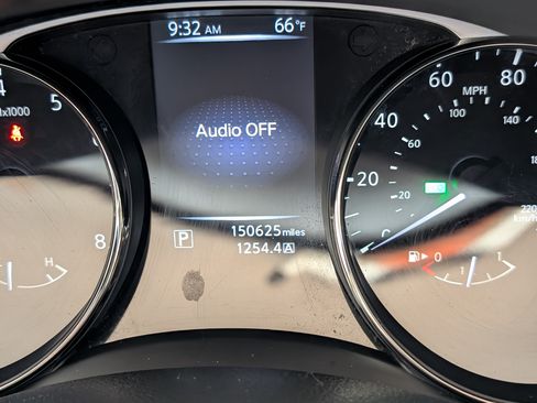 Used 2016 Nissan Rogue SV image 4