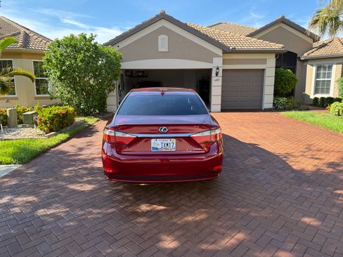 Used 2013 Lexus ES 300h w/ Luxury Pkg FWD image 6
