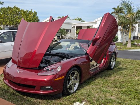 Used 2006 Chevrolet Corvette Convertible w/ Preferred Equipment Group RWD image 2