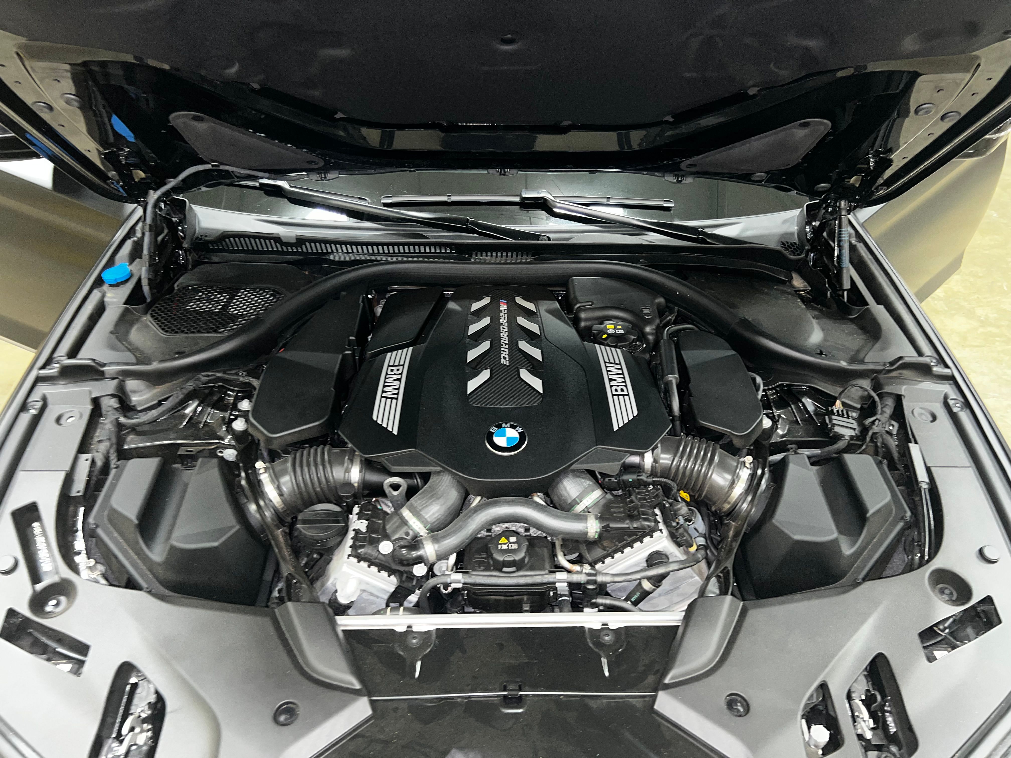 Used 2023 BMW M550i xDrive w/ Dynamic Handling Package AWD/4WD image 30