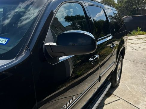 Used 2013 Chevrolet Suburban LT w/ Luxury Package image 16