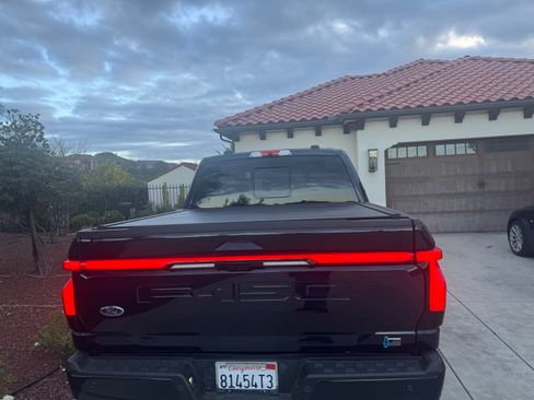 Used 2023 Ford F150 Lightning Platinum image 6