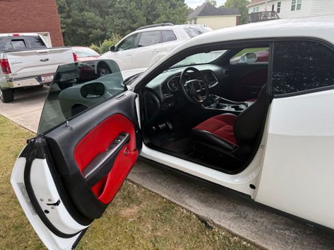 Used 2018 Dodge Challenger SXT Plus image 5