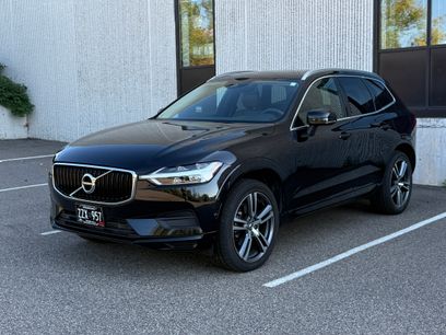 Used 2019 Volvo XC60 T5 Momentum w/ Multimedia Package