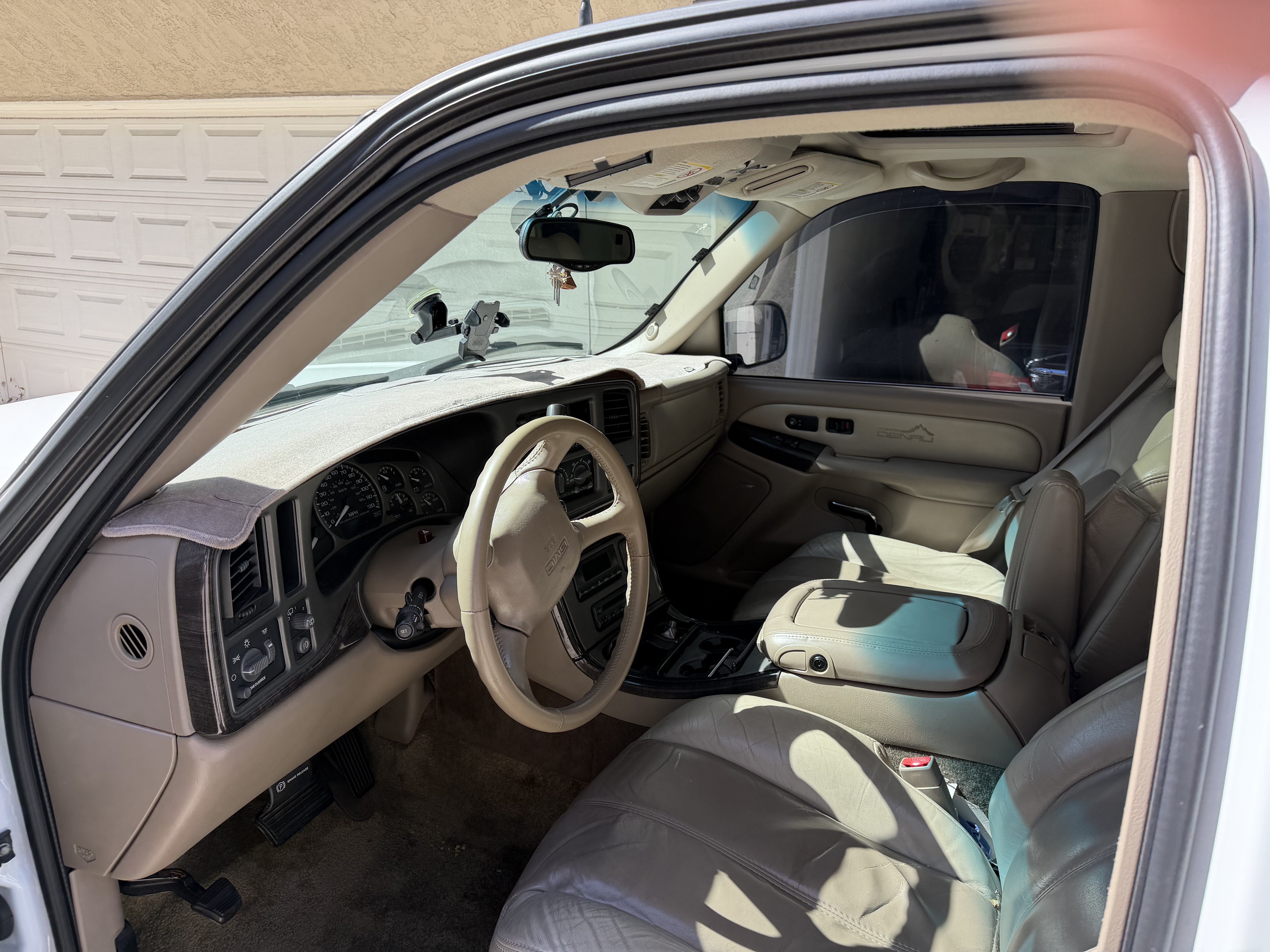 Used 2002 GMC Yukon Denali AWD/4WD image 5