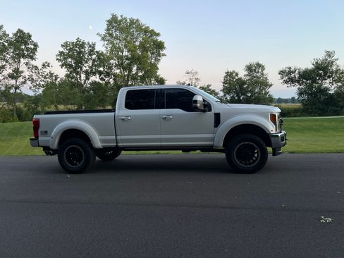 Used 2019 Ford F250 Lariat w/ Lariat Ultimate Package AWD/4WD image 8