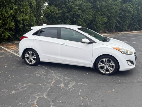 Used 2014 Hyundai Elantra GT w/ Option Group 02 FWD image 8