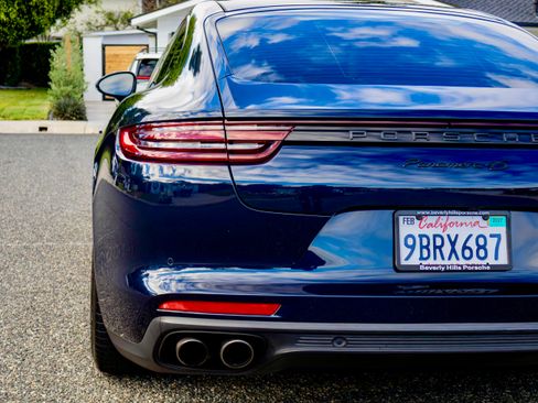 Used 2018 Porsche Panamera 4S image 6