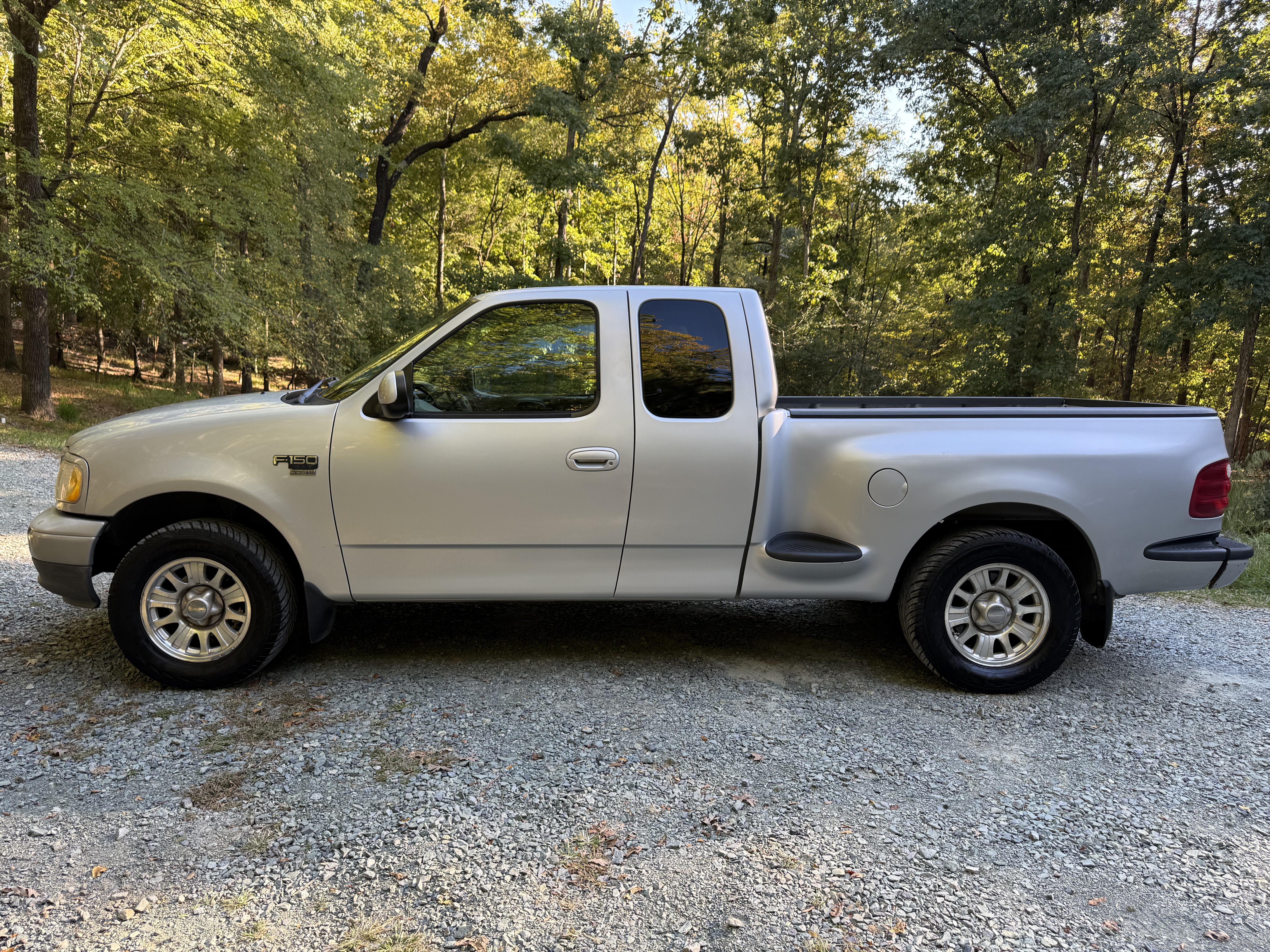 Used 2002 Ford F150 2WD SuperCab image 1