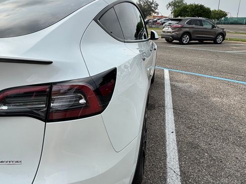 Used 2022 Tesla Model Y Performance AWD/4WD image 6