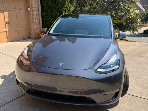 Used 2023 Tesla Model Y Long Range AWD/4WD image 6