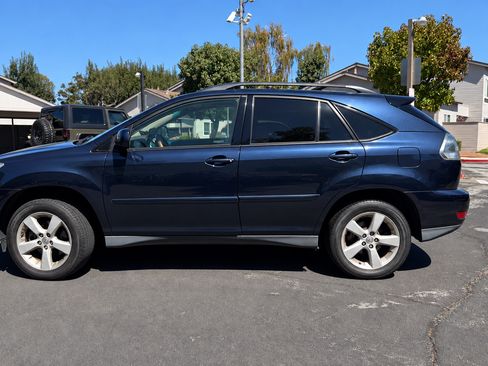 Used 2005 Lexus RX 330 AWD w/ Premium Plus Pkg image 2
