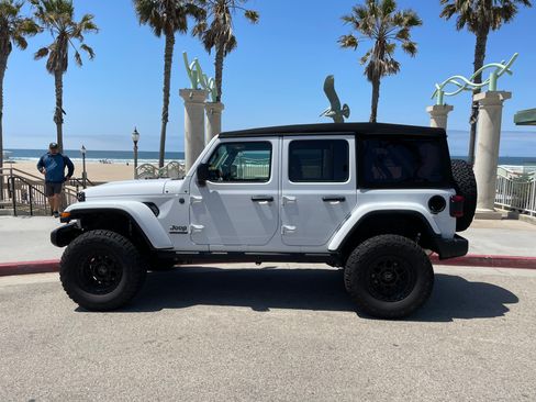Used 2021 Jeep Wrangler Unlimited Sport image 14
