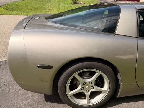 Used 1999 Chevrolet Corvette Coupe w/ Memory Pkg RWD image 9