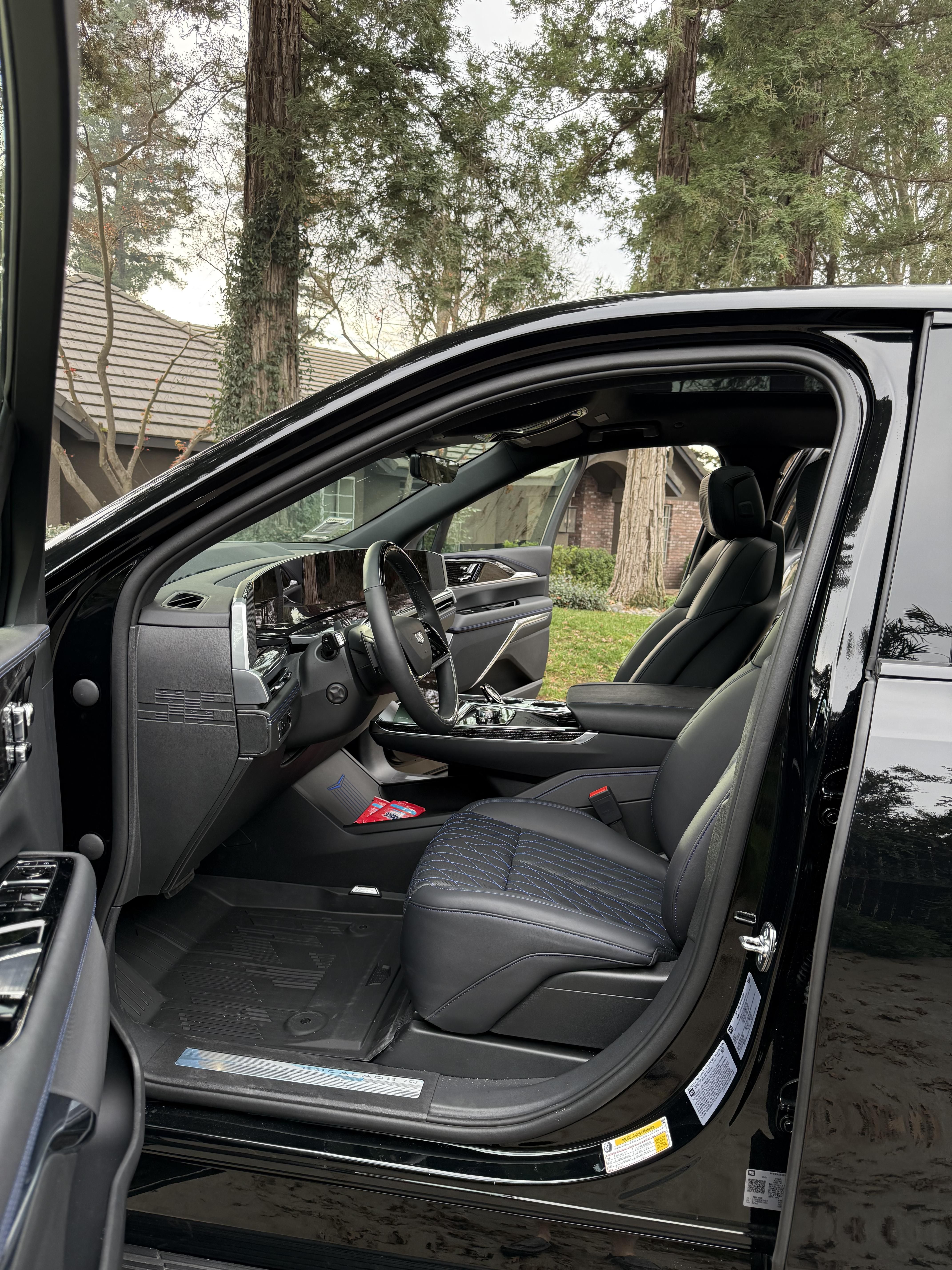 Used 2025 Cadillac Escalade IQ Sport 1 w/ Smart Trailering package AWD/4WD image 2