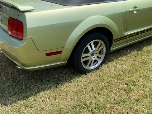 Used 2005 Ford Mustang GT Premium image 8
