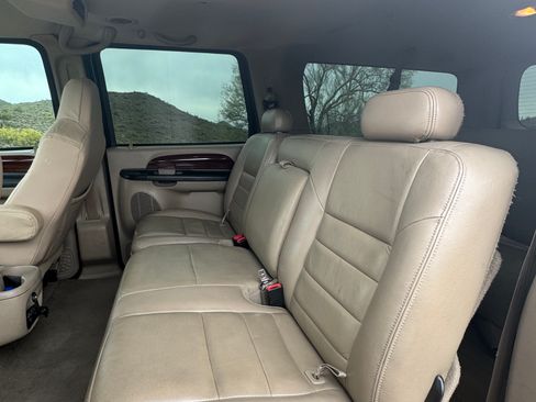 Used 2005 Ford Excursion Limited image 8