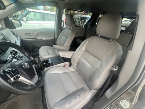 Used 2015 Toyota Sienna XLE image 8