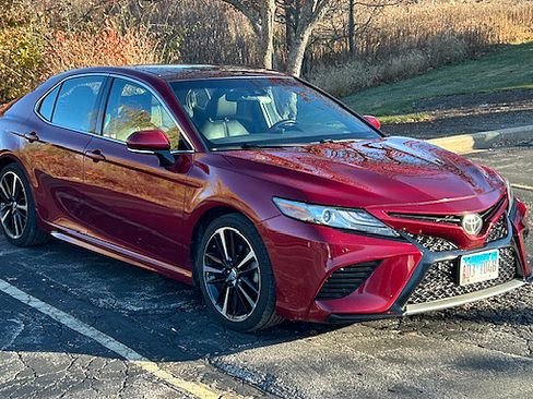 Used 2018 Toyota Camry XSE image 2