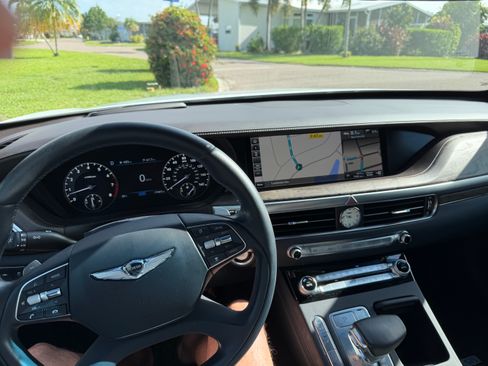 Used 2020 Genesis G90 3.3T Premium RWD image 8