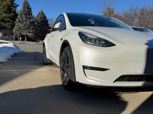 Used 2020 Tesla Model Y Performance image 11