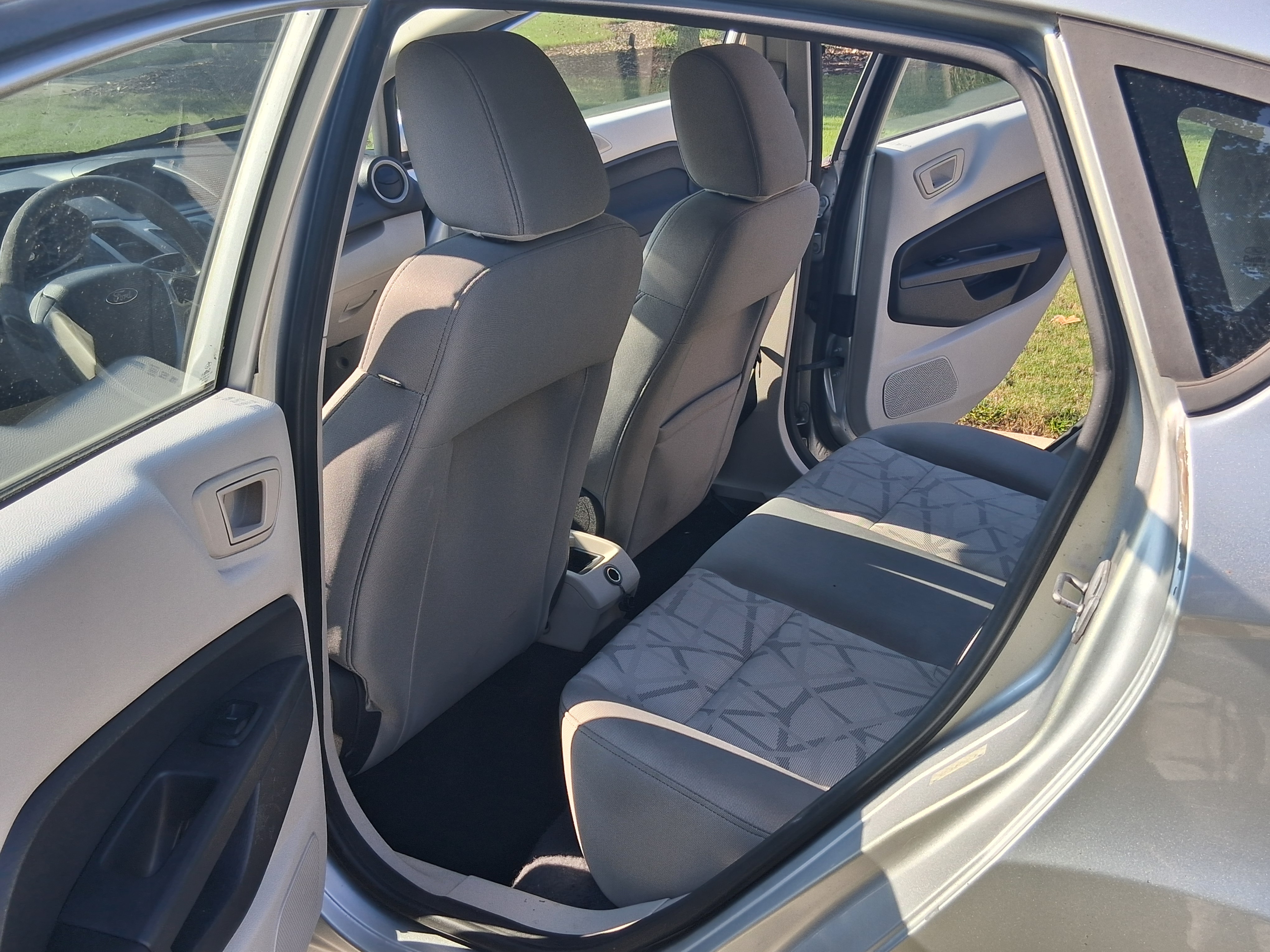Used 2012 Ford Fiesta SE FWD image 11