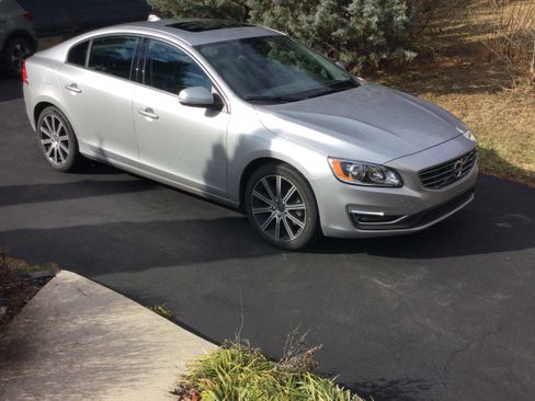 Used 2018 Volvo S60 T5 Inscription image 15