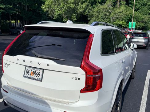 Used 2018 Volvo XC90 T5 Momentum AWD/4WD image 6