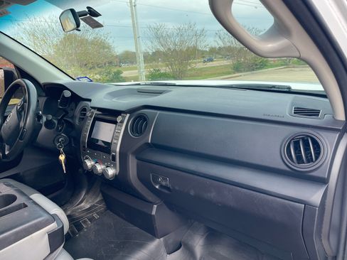 Used 2014 Toyota Tundra SR image 11