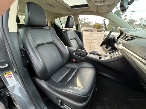 Used 2017 Lexus CT 200h w/ Seat Comfort Package image 31