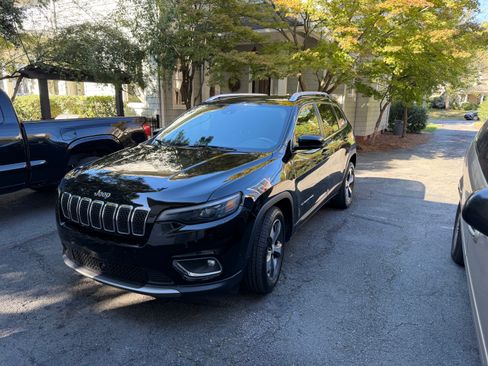 Used 2019 Jeep Cherokee Limited w/ Luxury Group image 4