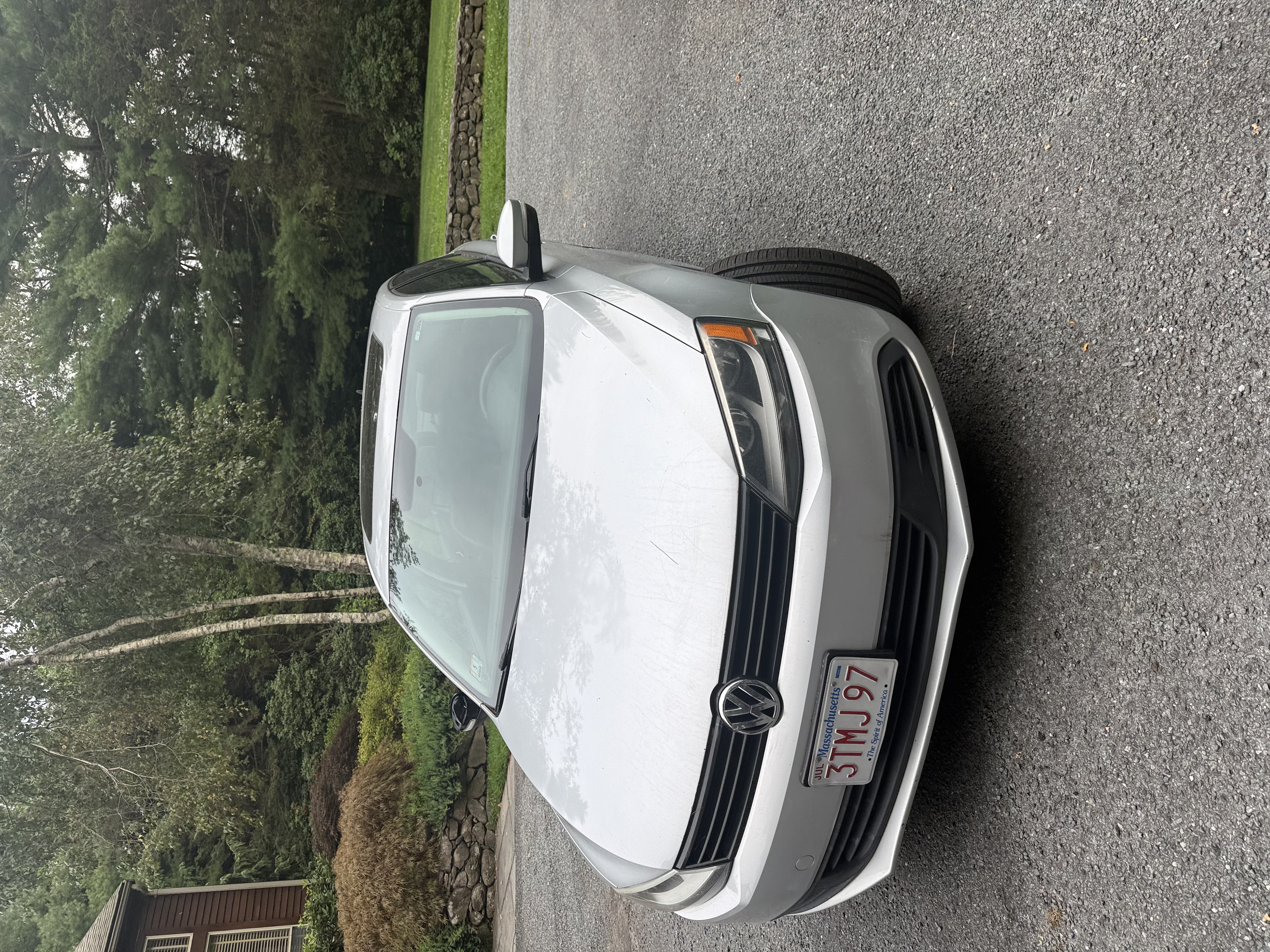 Used 2011 Volkswagen Jetta SE FWD image 2