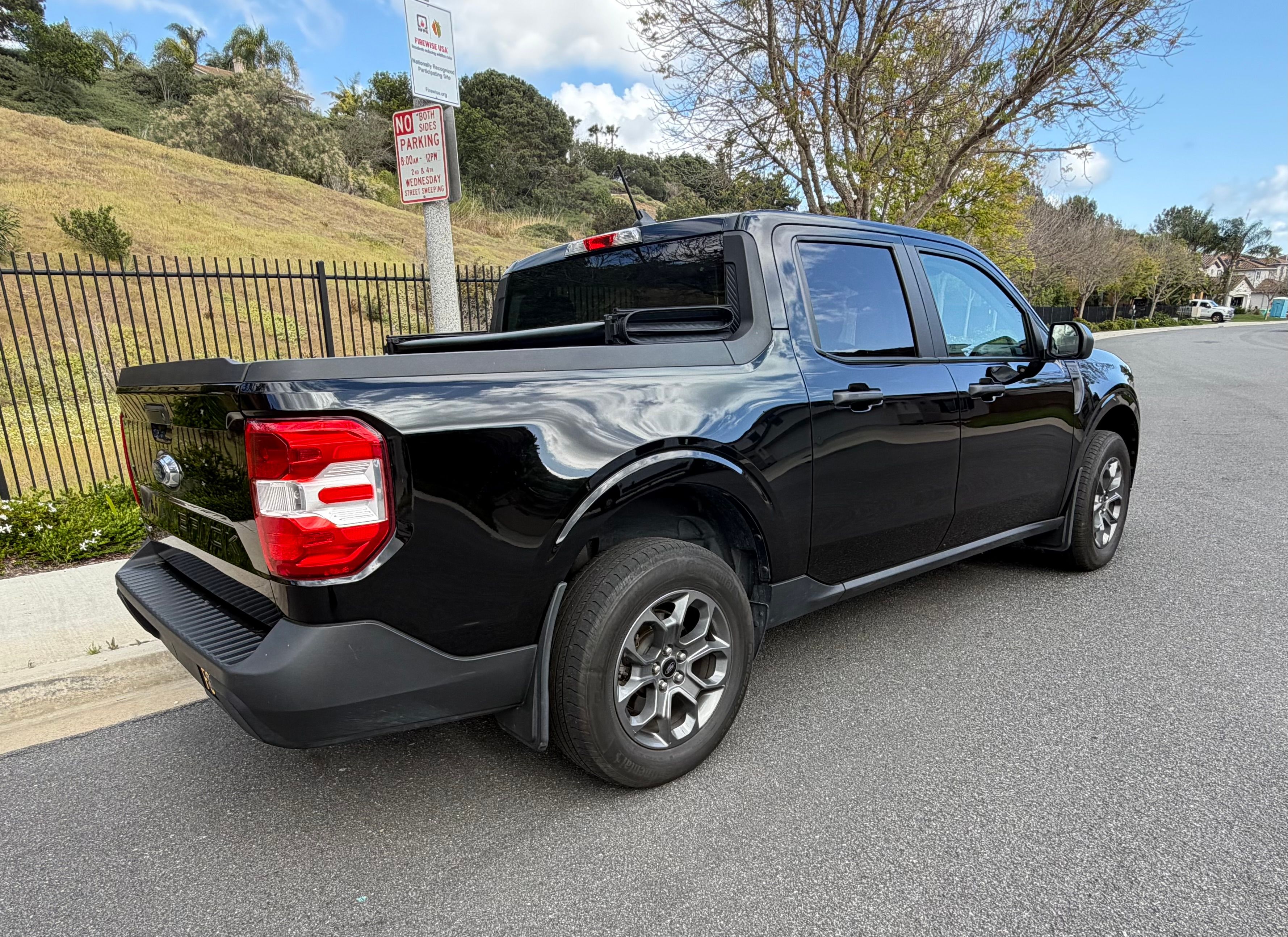 Used 2023 Ford Maverick XL FWD image 4