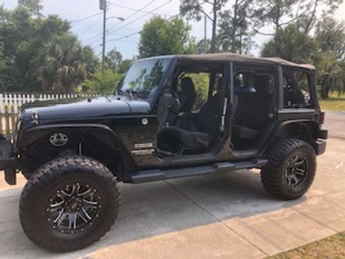 Used 2013 Jeep Wrangler Unlimited Sport AWD/4WD image 5