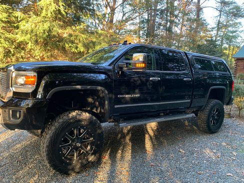 Used 2015 GMC Sierra 2500 Denali w/ Duramax Plus Package image 6