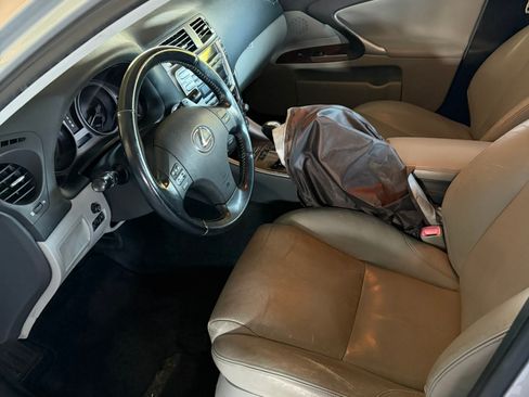 Used 2007 Lexus IS 250 w/ Premium Pkg RWD image 5