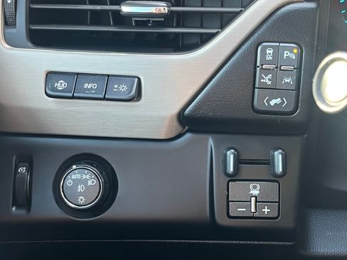 Used 2018 GMC Yukon XL Denali w/ Open Road Package image 11