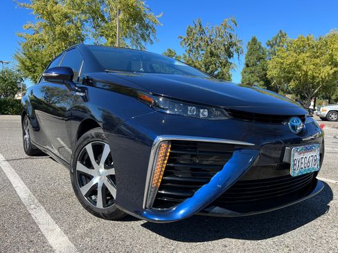 Used 2018 Toyota Mirai image 2