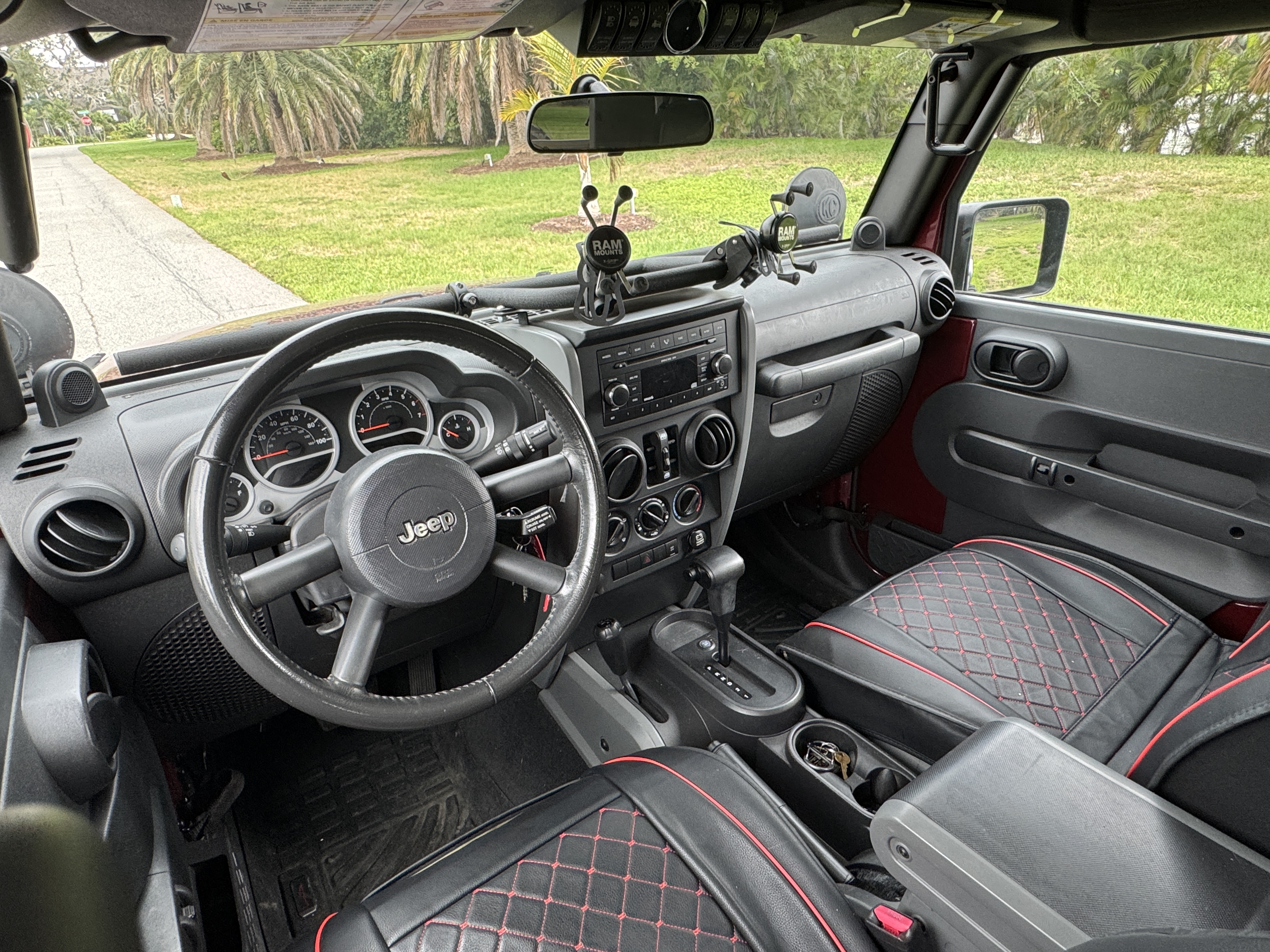Used 2007 Jeep Wrangler Unlimited Sahara w/ Trailer Tow Group AWD/4WD image 32