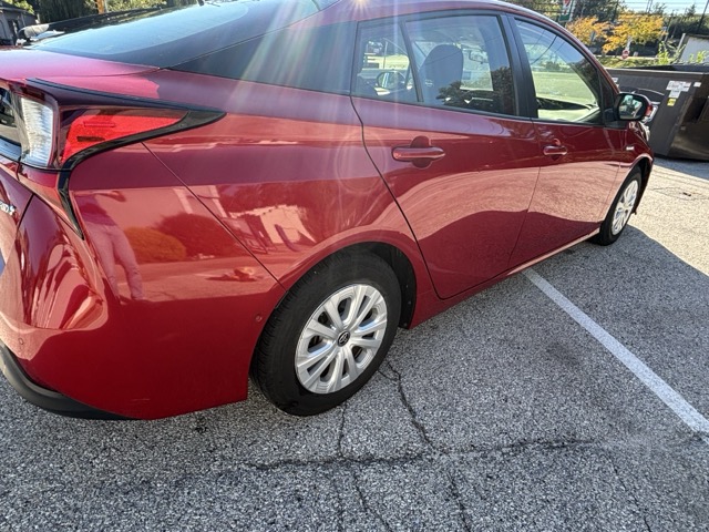 Used 2021 Toyota Prius LE FWD image 6