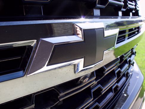Used 2021 Chevrolet Tahoe Z71 w/ Luxury Package AWD/4WD image 8