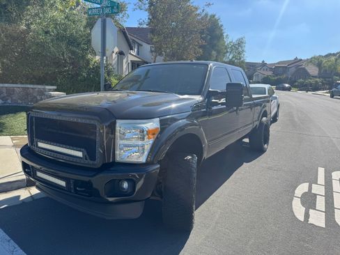 Used 2013 Ford F250 Lariat w/ Chrome Pkg image 1